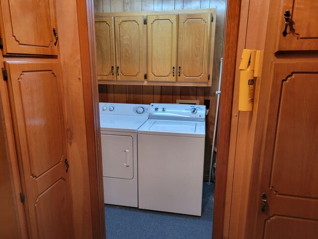 Building Photo - 912 N Main St