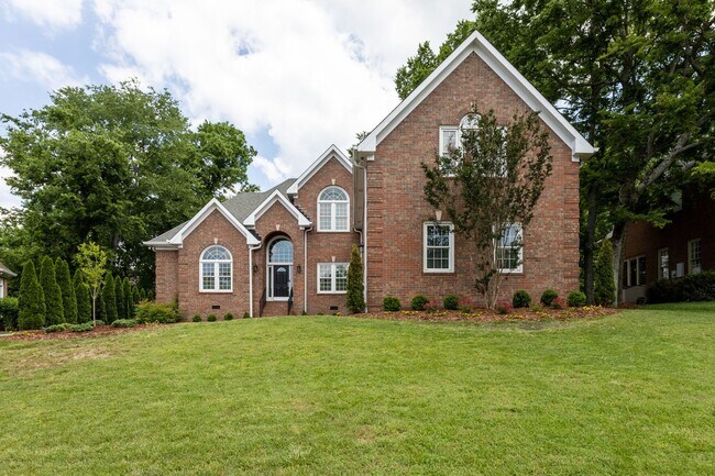 Building Photo - AVAILABLE NOW!-- Walk to Kenrose and Raven...