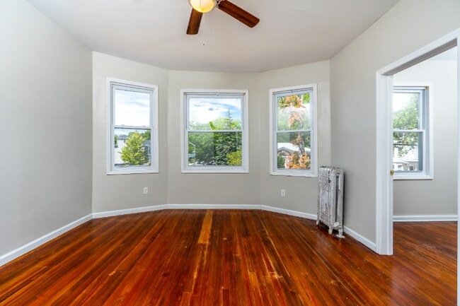 Foto del edificio - 322-324 S Clinton St