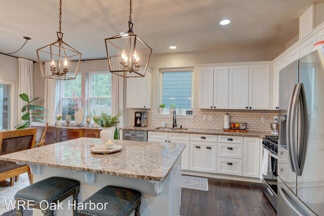 Building Photo - 4 br, 3 bath House - 1761 SW Downfield Way