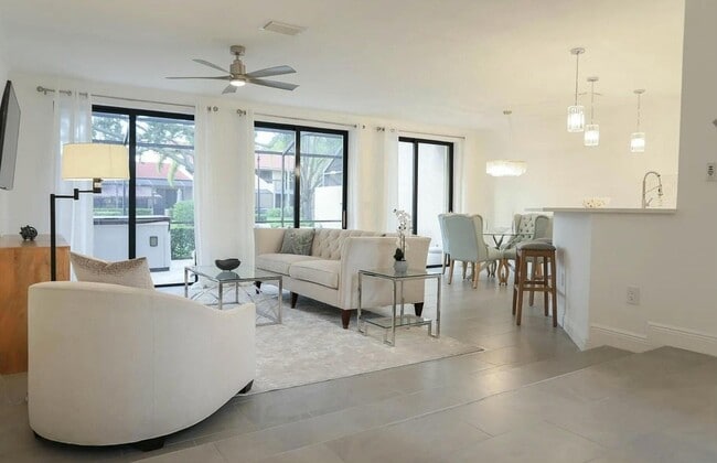 Foto del edificio - 819 Windermere Way