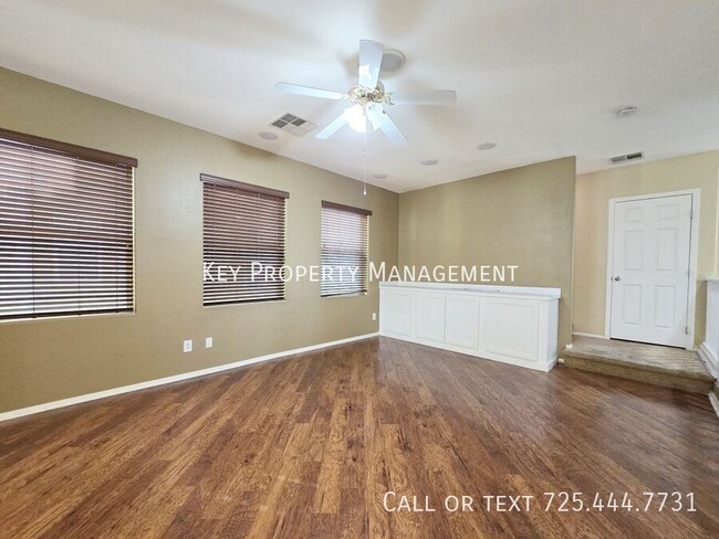 Building Photo - 3 Bedroom, 3 Bath, 3 Story home near Warm ...