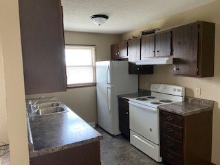 Building Photo - 4942 DuBois Dr