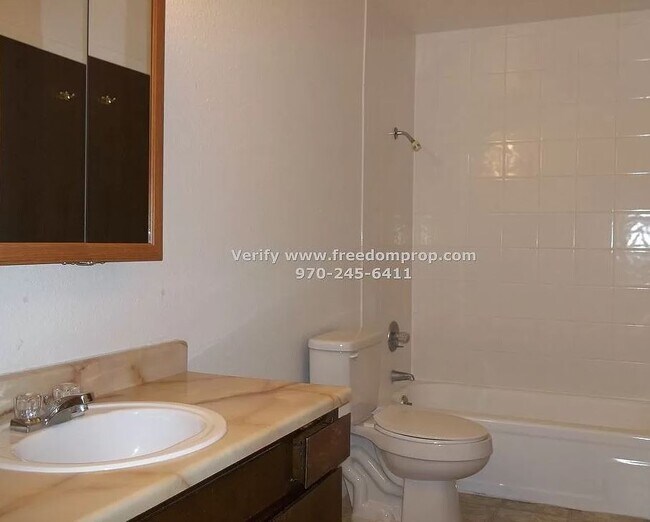 Foto del edificio - 834 E Cedar Ct