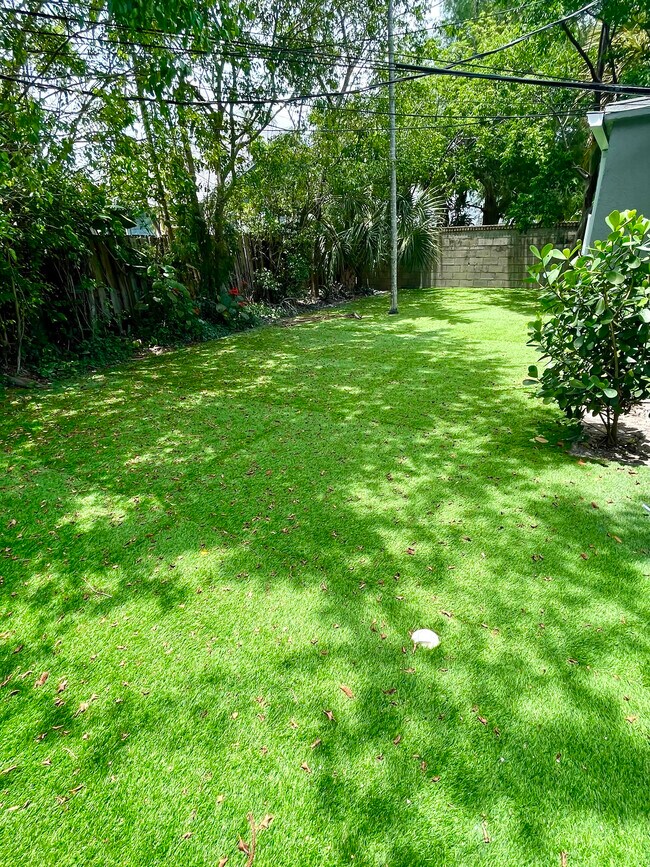 Private Backyard - 705 SW 13th Ave