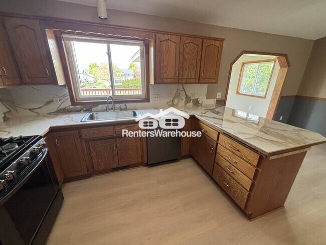 Foto del edificio - Available Now 4 Bedroom 2 Bath Single Family Home in Shakopee