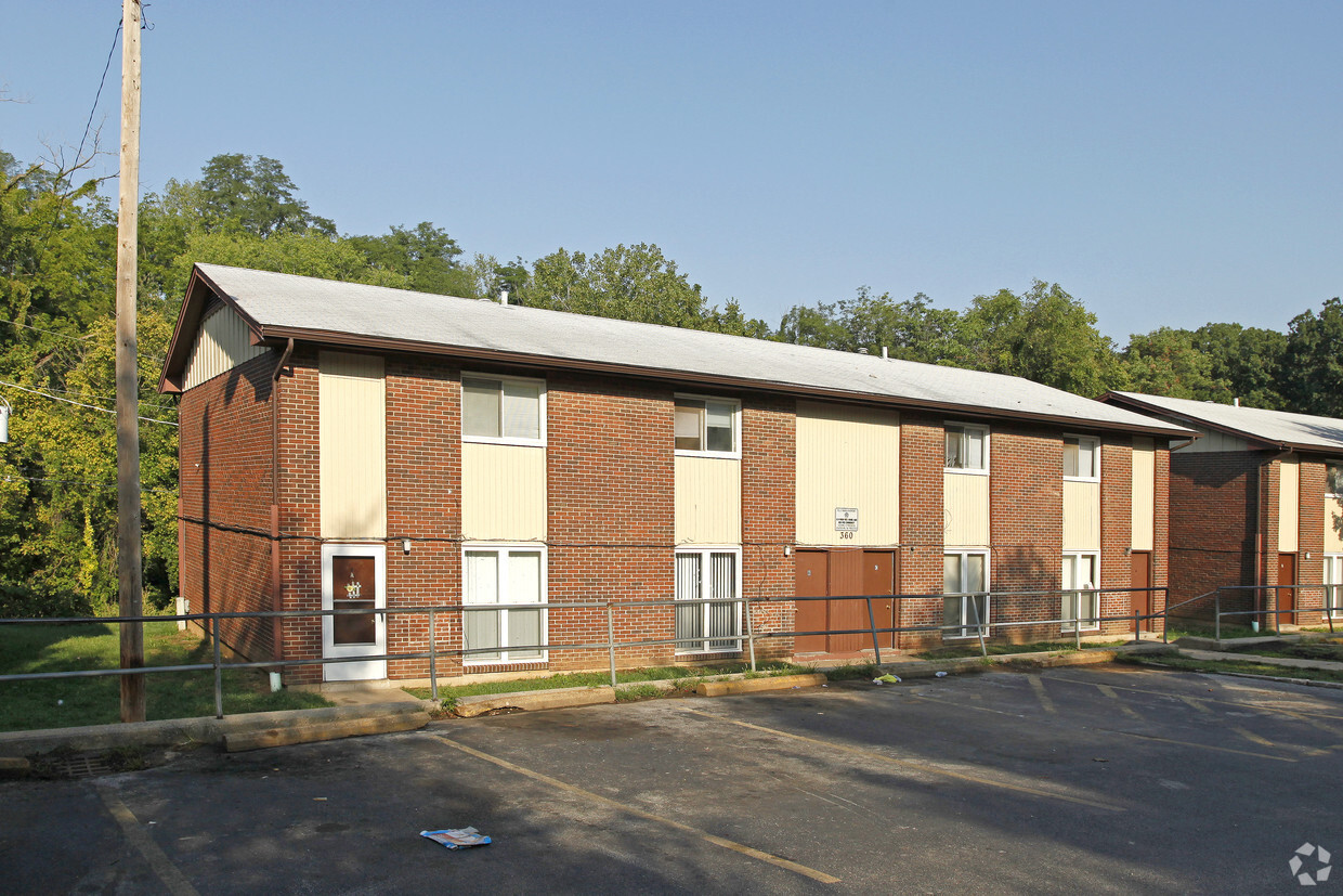 Primary Photo - Belle Manor Apartments