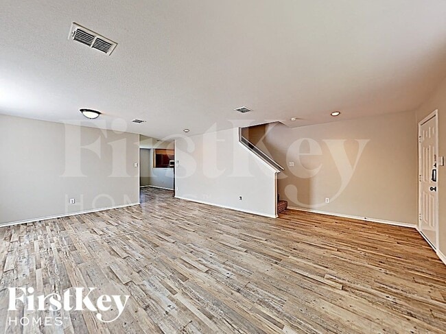 Building Photo - 2801 Spencer Cir