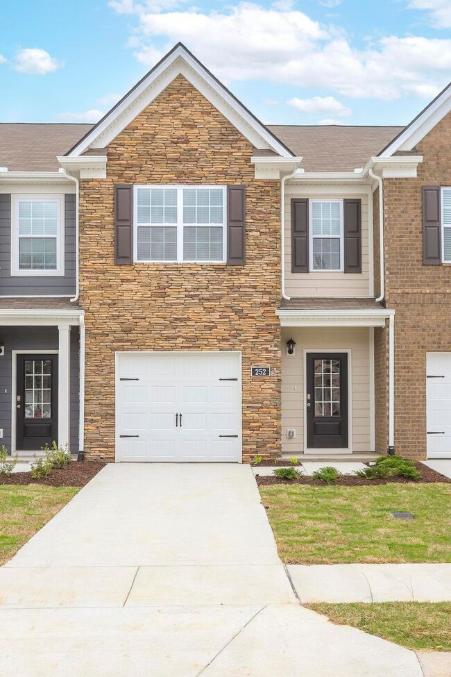 Building Photo - Lovely Townhome in Lebanon with Community ...