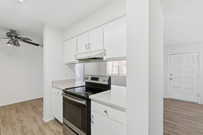 Building Photo - Ready to Move In - Two Bedrooms!