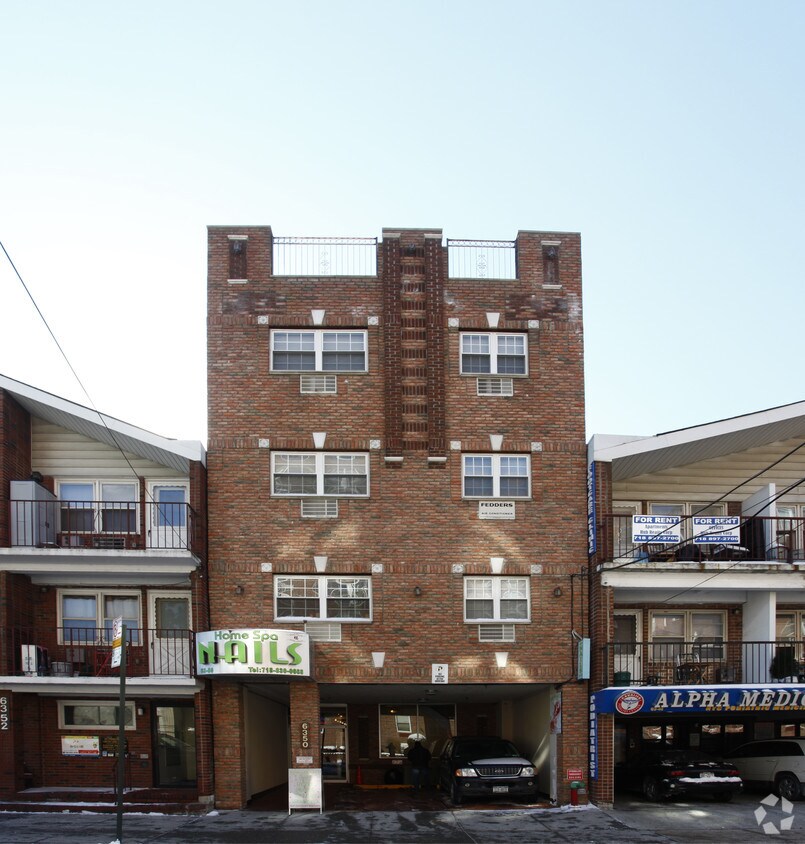 Building Photo - 63-50 Saunders St