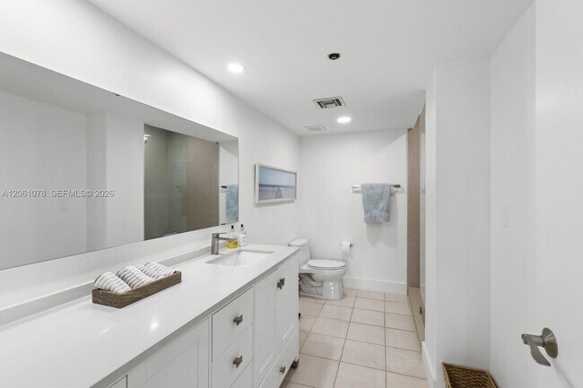 Foto del edificio - 151 Crandon Blvd
