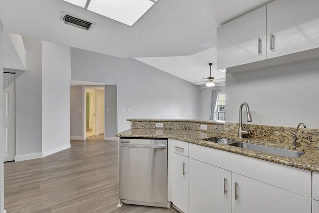Foto del edificio - 600 Crestwood Ct N