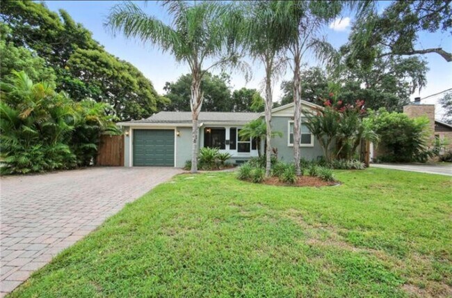 Main House, Apartamento trasero en la parte posterior - 919 Pinegrove Ave