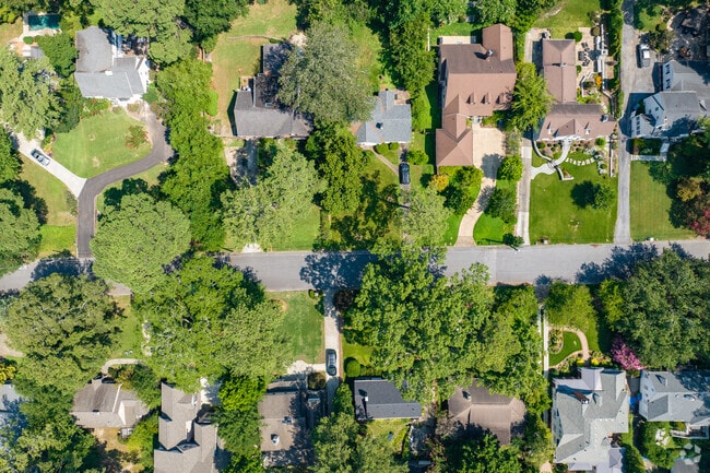 Although being in the city, Ridgedale Park homes have space and privacy between neighbors.