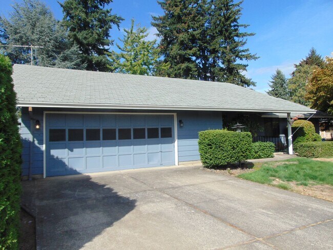 Building Photo - 3 Bedroom/2 Bathroom Ranch Style Home In D...