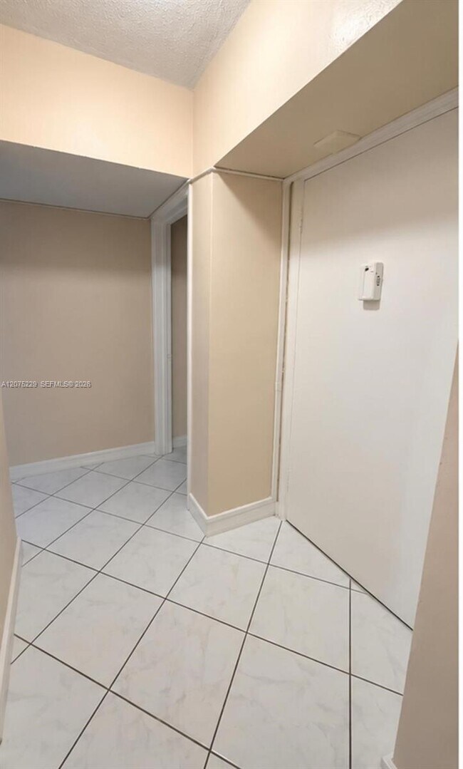 Foto del edificio - 245 NE 191st St