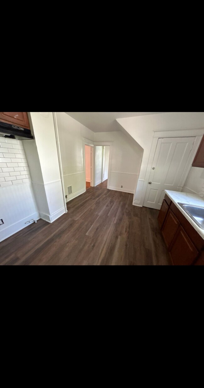 Building Photo - 651 Garson Ave