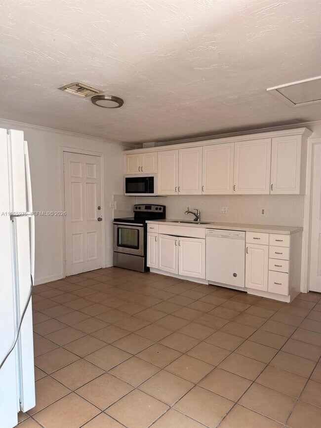 Foto del edificio - 409 NW 33rd St