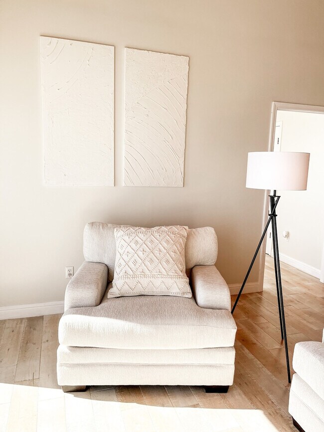 Foto del edificio - 6717 Belle Fontaine Dr