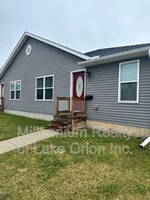 Building Photo - 2 Pleasant St