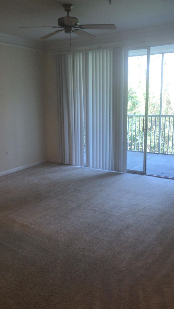 Foto del edificio - 12837 Madison Pointe Circle, Bldg. 8, Unit...
