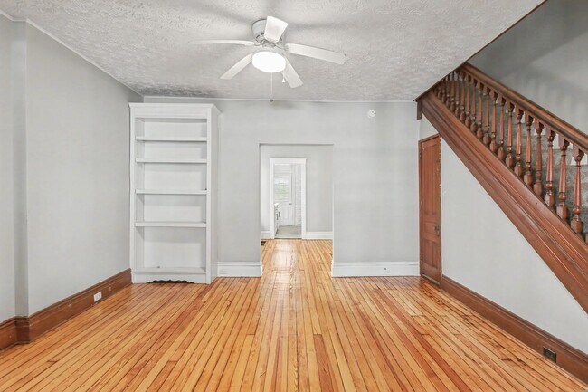 Foto del edificio - 5 bedroom, 2 bathroom house in downtown Carlisle