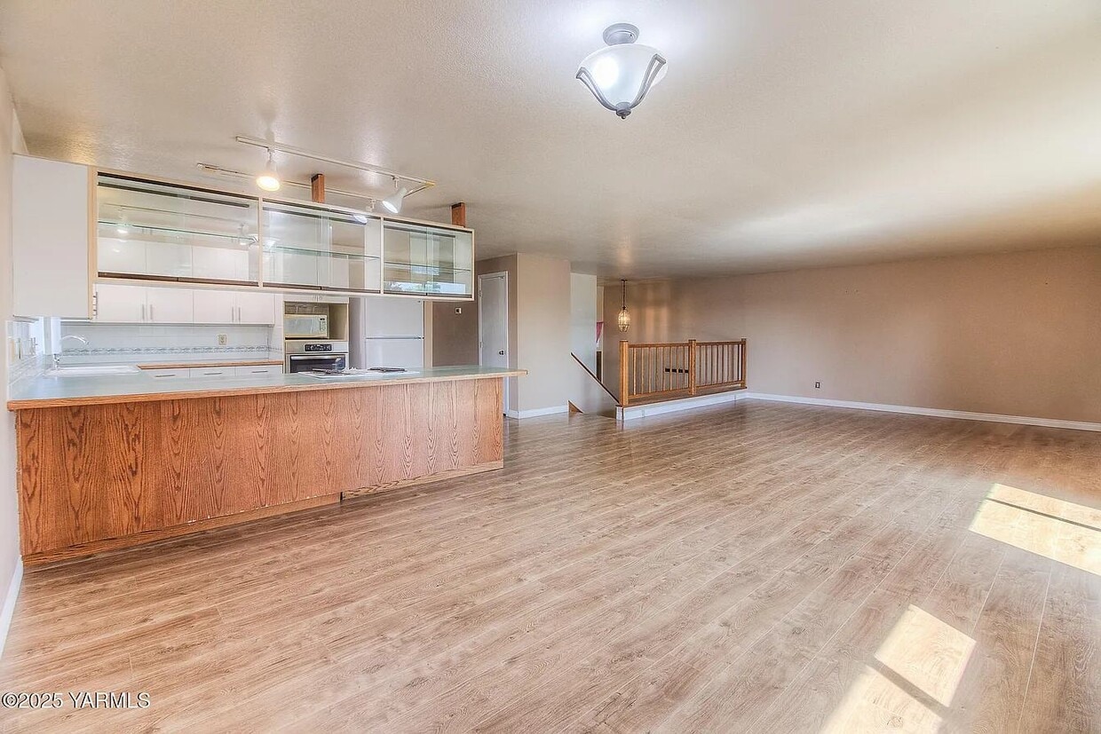 Primary Photo - 1105 S 43rd Ave