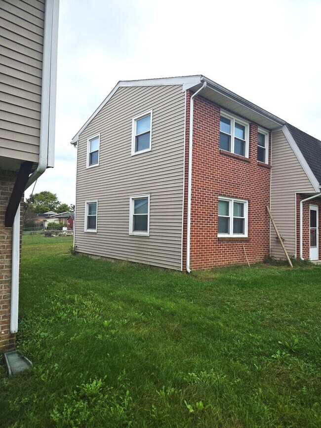 Building Photo - Newly renovated, affordable, 3 bed/1 bath ...