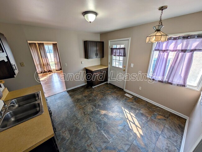 Foto del edificio - Rare 4 Bedroom Homewood Ranch with Garage
