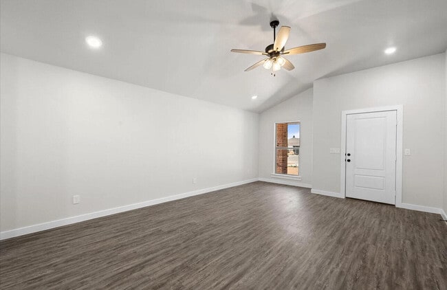 Building Photo - 2137 Langford Ave