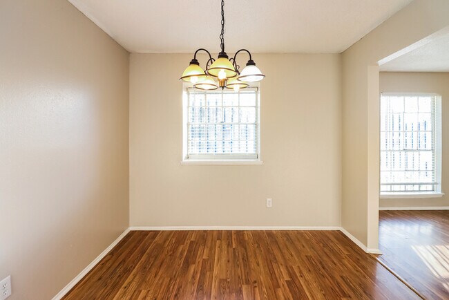 Foto del edificio - 11750 Murr Way