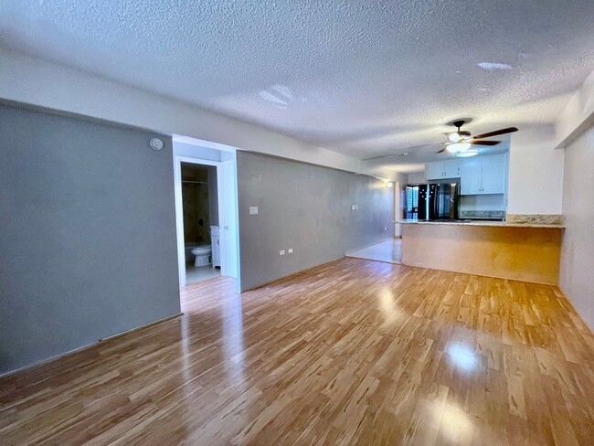 Building Photo - Convenient City Living – Renovated 1BR/1BA...