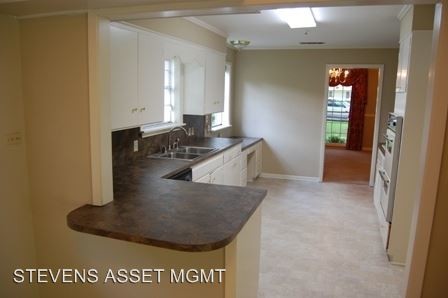 Building Photo - 400 Trinity Cir