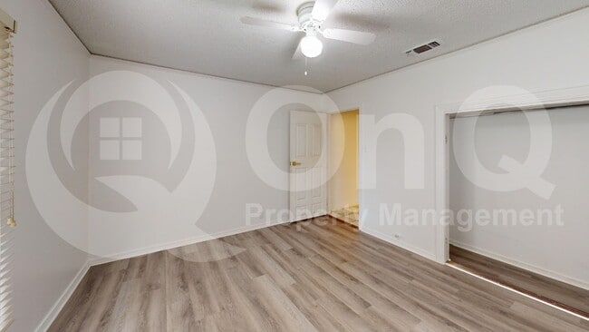 Building Photo - 7047 Red Bud Dr