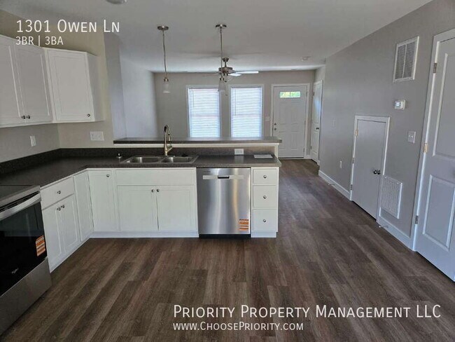 Building Photo - 1301 Owen Ln