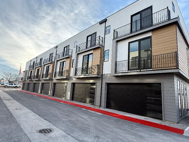 Building Photo - 43 N 100 E