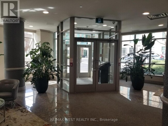 Building Photo - 28 Olive Ave