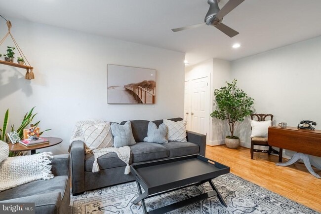 Building Photo - 4004 Beecher St NW