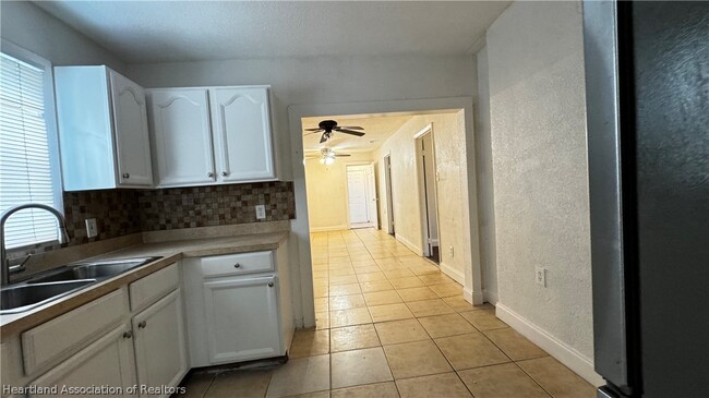 Foto del edificio - 313 E Booker St