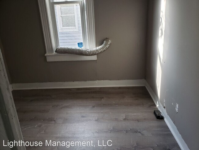 Building Photo - 4 br, 1 bath House - 375 Hawley St.