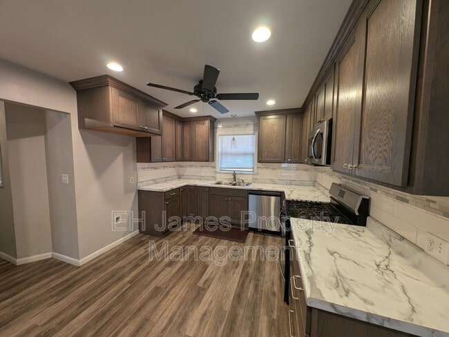 Building Photo - 1912 E 55th Pl