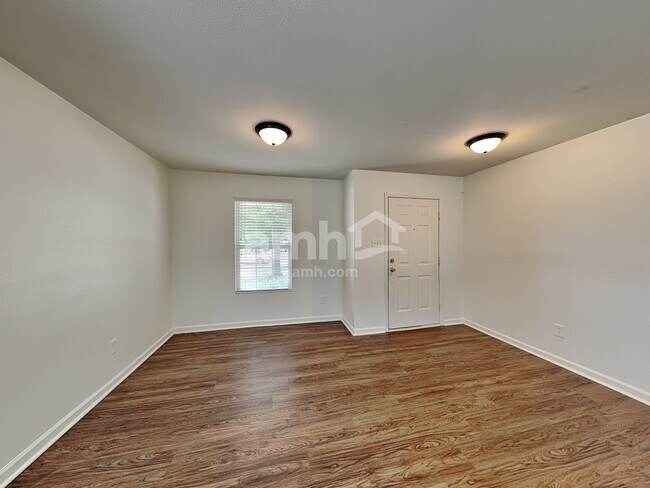 Building Photo - 2706 Spring Breeze Way