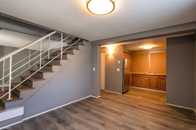 Building Photo - 131 Naugatuck St