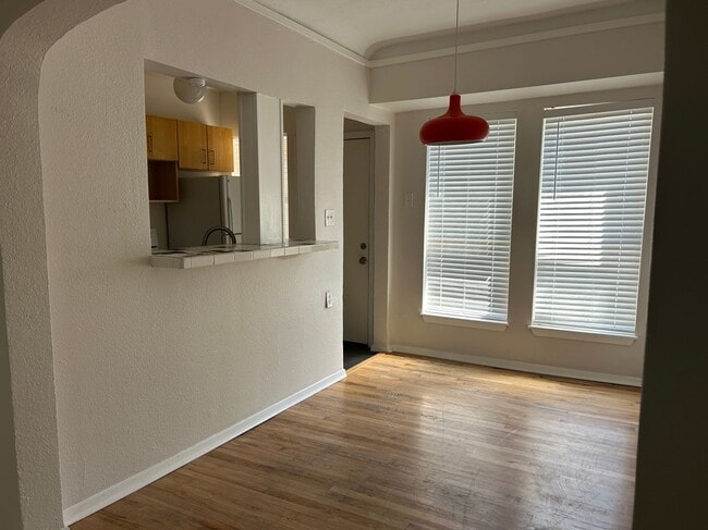 Building Photo - 5305 Reiger Ave