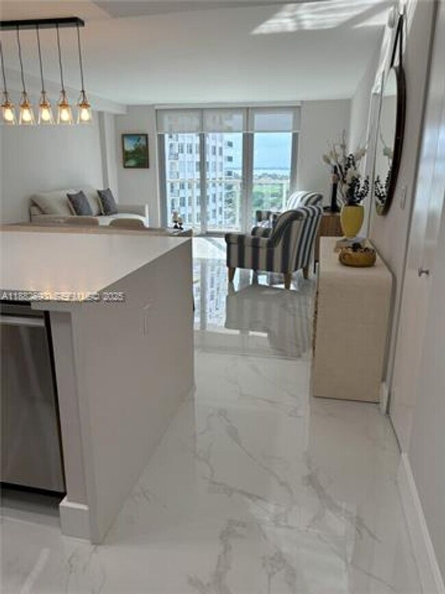 Building Photo - 5701 Collins Ave