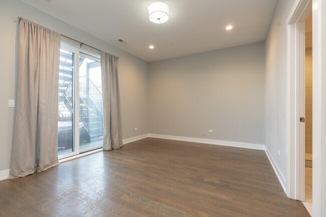 Building Photo - 1625 N Clybourn Ave