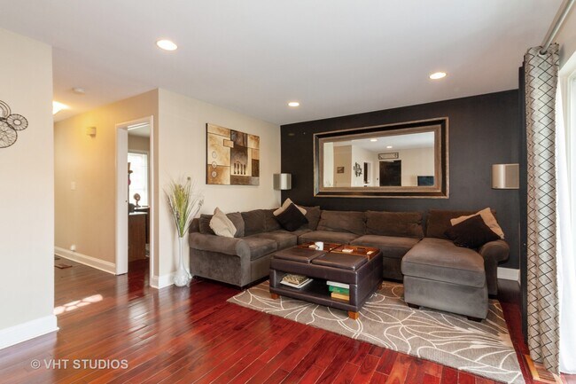 Foto del edificio - 17W764 Lowell Ln