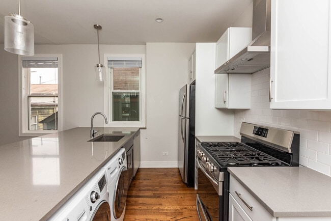 Building Photo - 2045 N Wolcott Ave