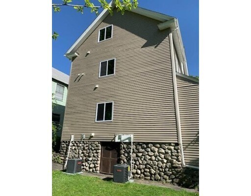 Building Photo - 202 Stafford St